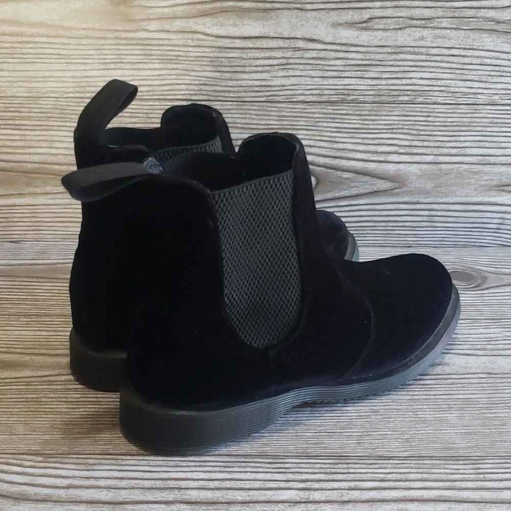 Dr. Martens Floren 6 black velvet Chealse boots for woman